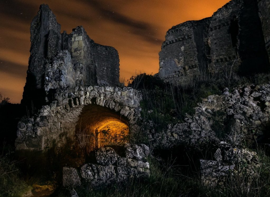 dest Hades inframundo fotografía nocturna castillo