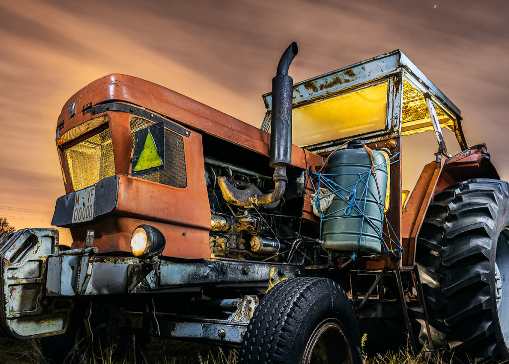 Dest S20 Agricultura - Fotografía nocturna de un tractor