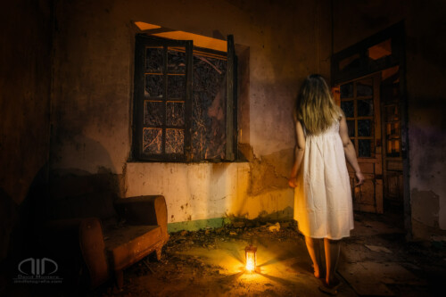 S18 Una ventana la oscuridad - Retrato y escena nocturna