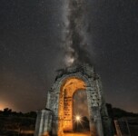 Lebiakhon DMD Fotografía - La estrella de Cáparra. Vía láctea sobre el arco romano Lebiakhon DMD Fotografía - La estrella de Cáparra. Vía láctea sobre el arco romano